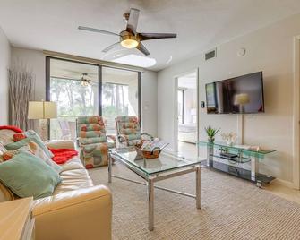 Bonita Springs Escape with Community Pool and Hot Tub! - Bonita Springs - Wohnzimmer