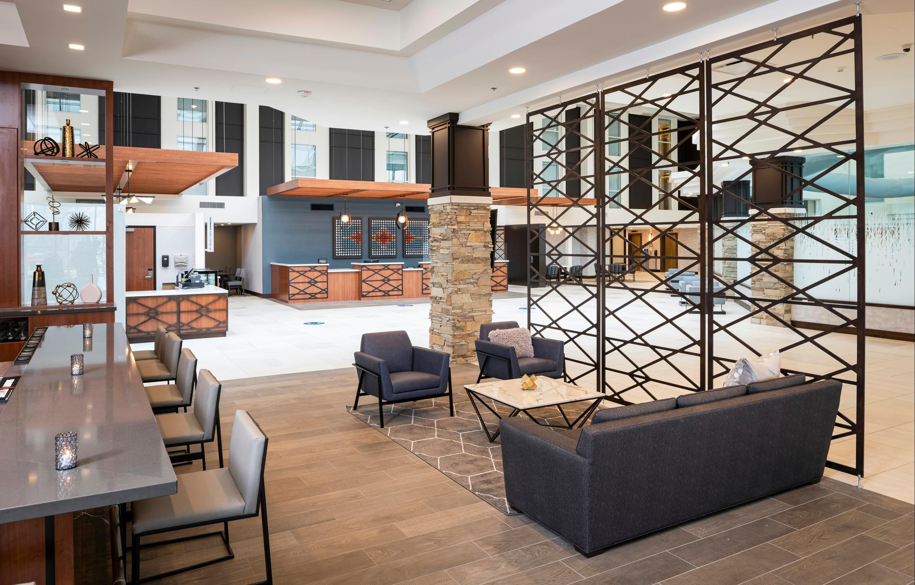 Doubletree by Hilton East Madison East - Madison - Lounge