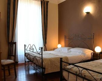Hotel Villa Conte Riccardi - Rocca d'Arazzo - Slaapkamer