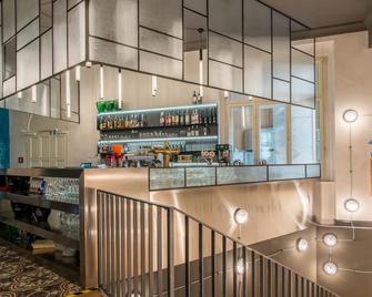 ميتمي23 - براغ - بار