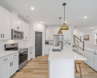 New Build Near South End - Charlotte - Kitchen