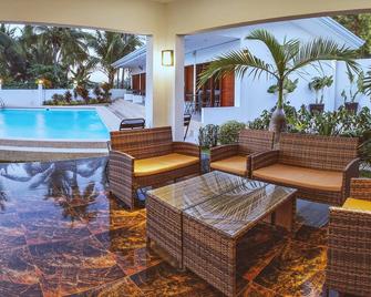 Quest Villa - Panglao - Piscina
