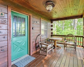 Pet-Friendly Bryson City Cabin w/ Fire Pit + Deck! - Bryson City - Patio