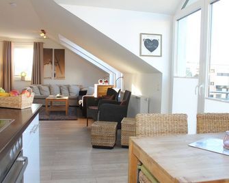 'Grüntal 8 - Whg 9' Wohlfühloase in ruhiger Lage 52 qm Wohnfläche zzgl 12 qm großzügiger Dachterrasse! - Grömitz - Sala de estar