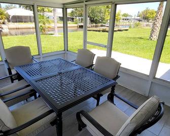 Waterside Serenity - Hudson - Patio