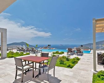 7 Bedroom Villa, Beautiful location with stunning sea and mountain views - Kalkan - Patio