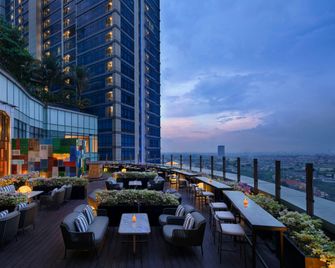 Four Points by Sheraton Surabaya, Pakuwon Indah - Surabaya - Bar