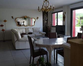 Appartement 4 chambres Sur la Cave - Givet - Salle à manger