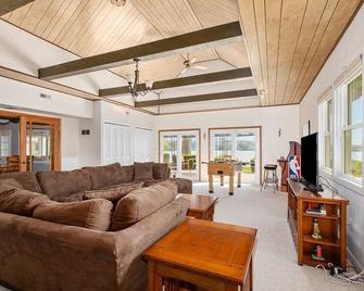 2 Lakefront Cottages With Docks, Bikes, Bbq - Newaygo - Sala de estar