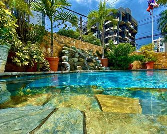 At Wind Chimes Boutique Hotel - סן חואן - בריכה