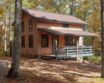 Ridge top wilderness retreat fast wifi and all the comforts - Wytheville - Building