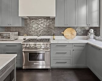 Brand New Ski-On/Ski-Off mountain 4BR home w/ jacuzzi - Stowe - Phòng bếp