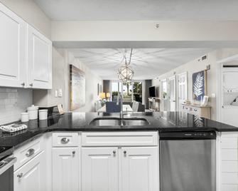 Pelican Beach Resort by Panhandle Getaways - Destin - Kitchen