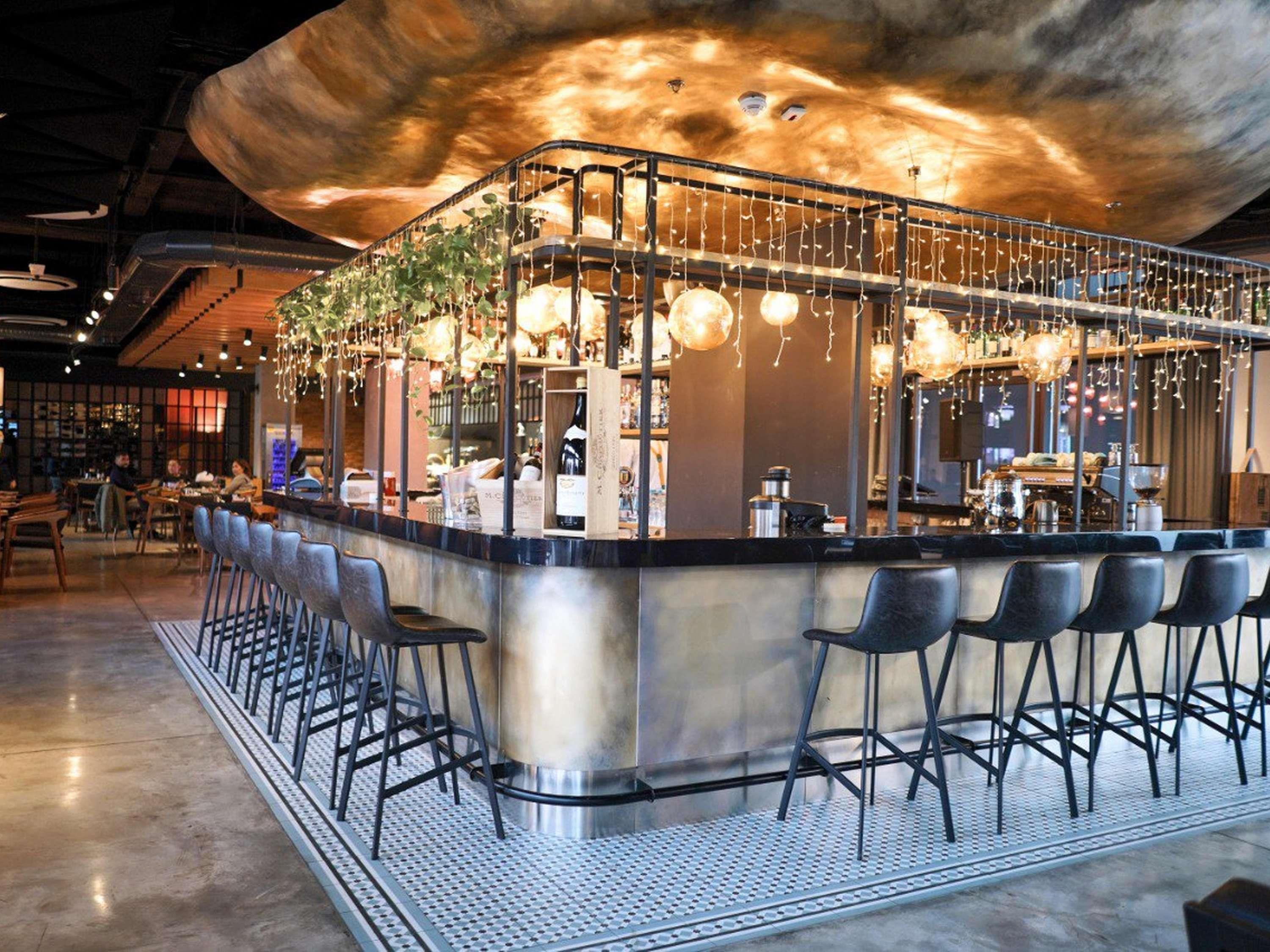 Novotel Bishkek City Center - בישקק - בר