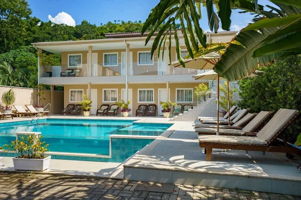 بوسادا هابي داي - باراتي - حوض السباحة