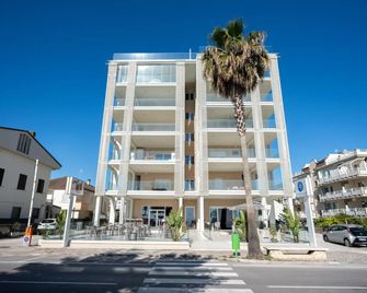 Hotel Petite Fleur - Alba Adriatica - Edificio