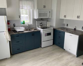 Smooth Rock Falls Retreat - Smooth Rock Falls - Kitchen