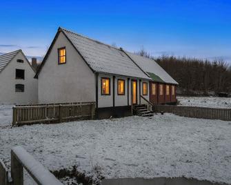 Cosy House Near Forest - Rønne - Gebäude