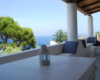 Salinarelais Rooms&suite - Malfa - Balkon