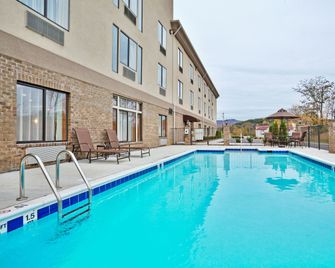 Holiday Inn Express Troutville - Roanoke North By IHG - Troutville - Pool