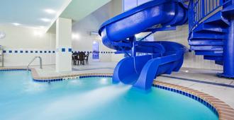Holiday Inn Express & Suites Dickinson - Dickinson - Pool
