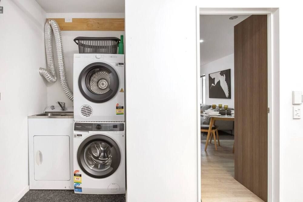 Convenient Urban Townhouse 2 Carparks Av - Christchurch