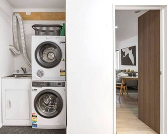 Convenient Urban Townhouse 2 Carparks Av - Christchurch