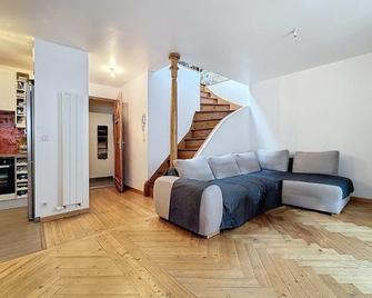 Appartement Leman En Plein Centre de Evian les Bains , à 250 Mètre du lac - Évian-les-Bains - Stue