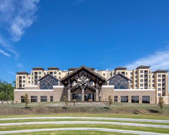 Yo1 Longevity & Health Resorts, Catskills - Monticello - Building