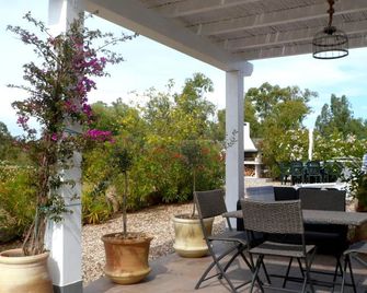 Casa Anna In Cala Ginepro A Few Steps From The Sea - Cala Liberotto - Patio