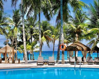 Coco Grove Beach Resort - San Juan - Piscina