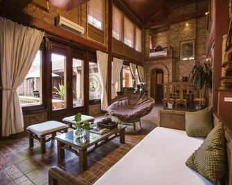 Van Chai Resort - Sam Son - Sala de estar