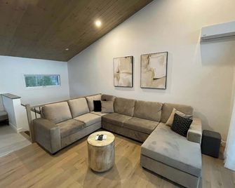 Ski Condo & Spa - L'Elegance Des Sommets - Thetford Mines - Living room