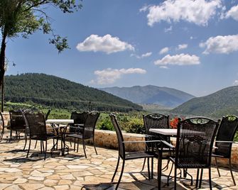 Menalia Villas & Suites - Levidi - Patio