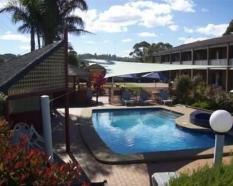 Black Swan Motor Inn - Lakes Entrance - Pool