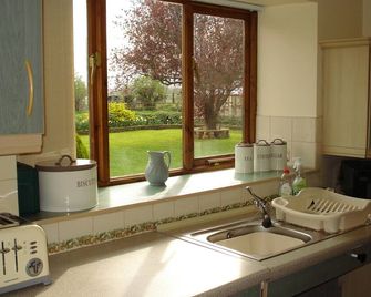 Self-Catering Cottage near Wells/Glastonbury. - Wells - Kitchen