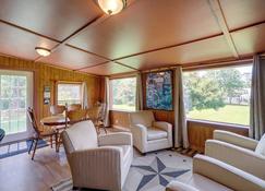 Secluded Harrison Retreat Near Buffalo Natl River - Harrison - Living room