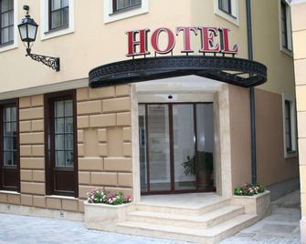 Hotel Capitulum - Győr - Rakennus