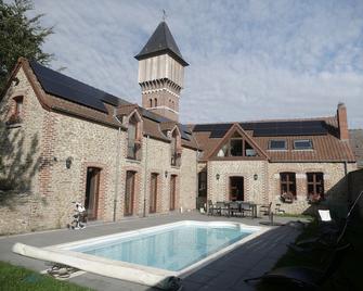 Character House With Private Heated Swimming Pool Not Overlooked And Jacuzzi - Péruwelz - Pool