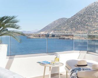 Villa Iris, beachfront, with jacuzzi, up to 9 guests, Mpali beach, Rethymno! - Bali - Balcony