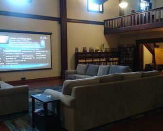 Knights of Pythias Loft Downtown Albany, Oregon 2400 Sq Ft Of Space - Albany - Лаунж
