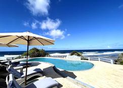Villa C Luxury Seaside - Guiuan - Pool
