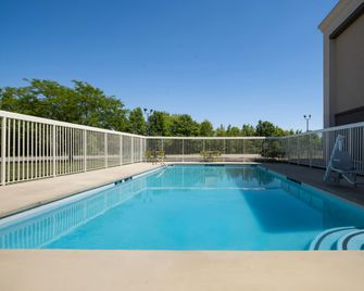 Hampton Inn Winfield/Teays Valley - Hurricane - Piscina