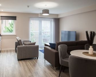 Modern 2BD Apt in Manchester City W/Free Parking - Prestwich - Pokój dzienny