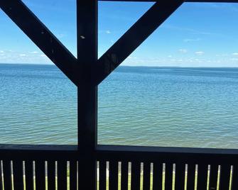 Andersons Horseshoe Bay Lodge - Walker - Balcony