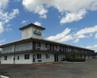 Days Inn by Wyndham Victorville - Victorville - Budova