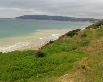 Seashore Chalet , holidays by the sea. - Sandown - Beach