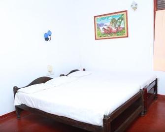 Thirasara Holiday Resort - Tissamaharama - Habitación