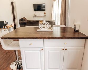 Charming 2-bedroom tiny house in Pulaski - Pulaski - Dining room