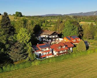 Ruhige Ferienwohnung am Stadtrand von Lindau Inmitten von Wiesen und Obstbäumen - Lindau - Bygning